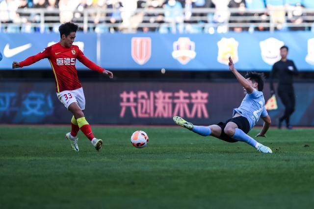 五大联赛-广州队险酿最美的“意外” 咬紧比分等待德比战