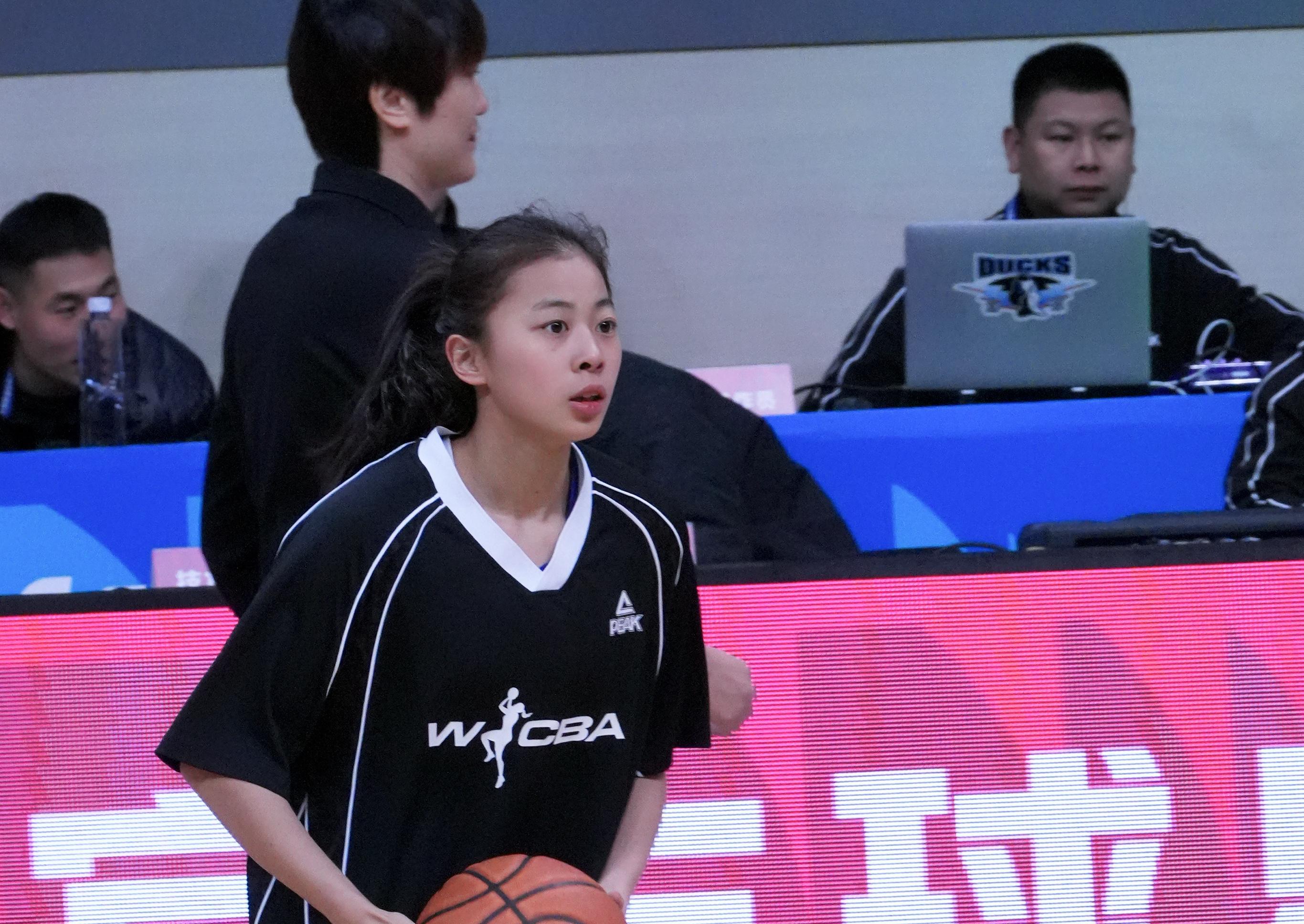 注册下载-轰29+5+9！中国女篮20岁后卫新星崛起：宫鲁鸣再栽培她？